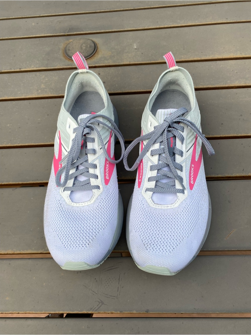Brooks Women's Ricochet 3 Athletic Shoes in Light Gray-white and Pink.
